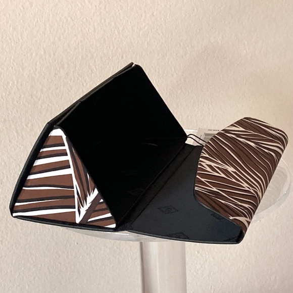 NEW Vera Bradley Cosmetic Case and Foldable Sunglass Case Set/2 Fabric & Leather - Picture 9 of 15